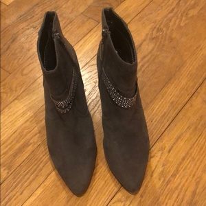 Size 9 gray ankle boots